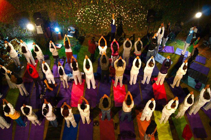 554735_233376120112254_208271125_n